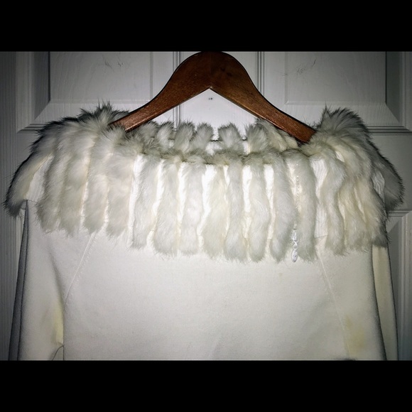 🌺🌺HOST PICK🌺🌺FUR COLLARED WINTER WHITE TOP🌺🌺 - Picture 7 of 8